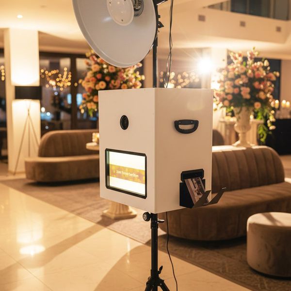 Erinnerungsfotos aus der Fotobox auf einer Hochzeit