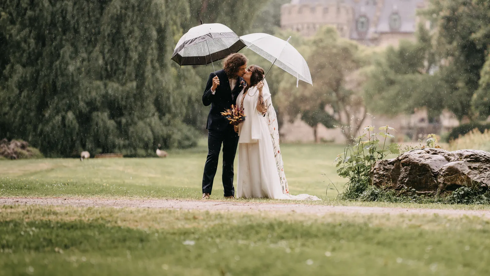 Hochzeitsfotograf am Niederrhein – Familienmoment der Hochzeitsgesellschaft