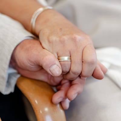 Brautpaar beim ersten Tanz – Hochzeitsfotografie am Niederrhein