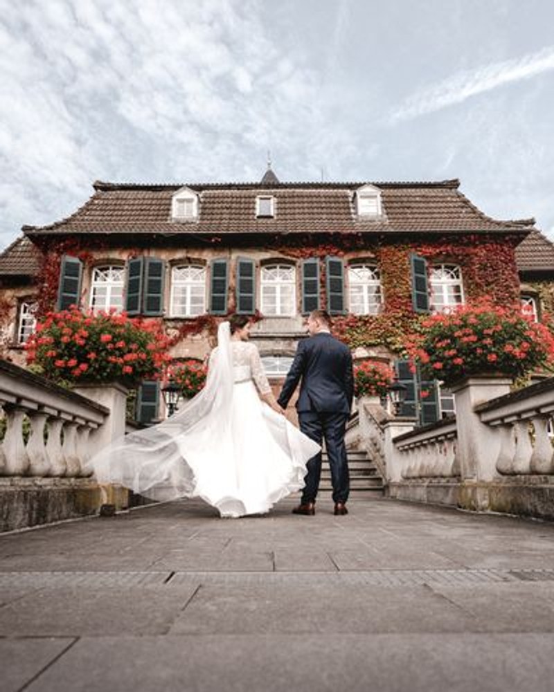 Natürliches Hochzeitsportrait im Freien